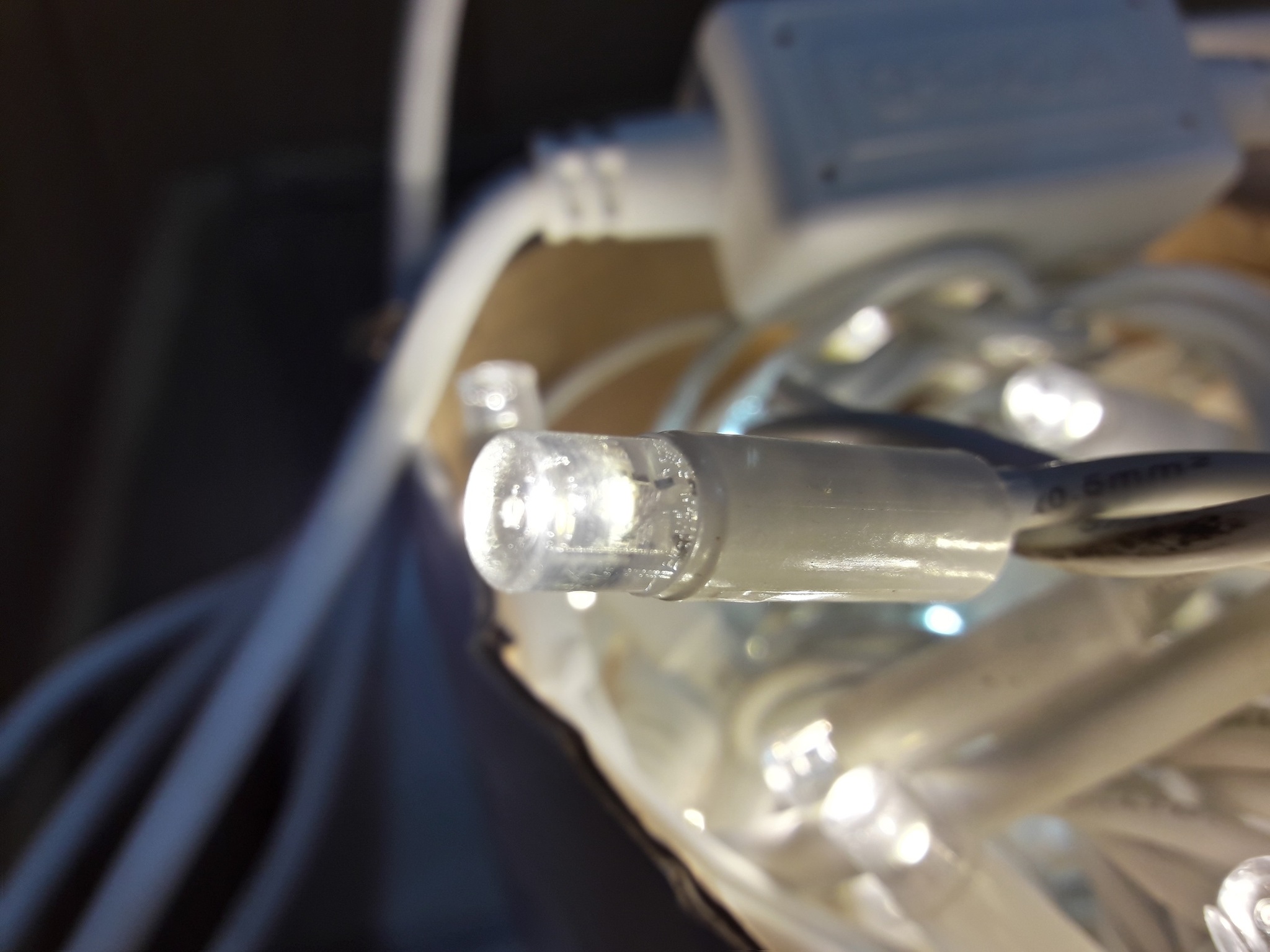 LED_flesh_гирлянда_string_с_мерцанием_каучук Бахрома 5 м на 0,7 метров 160 LED с мерцанием каждого светодиода — изображение 4