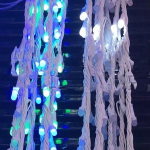 Гирлянда водопад размер 3*3м плотность 680led нов матовый провод