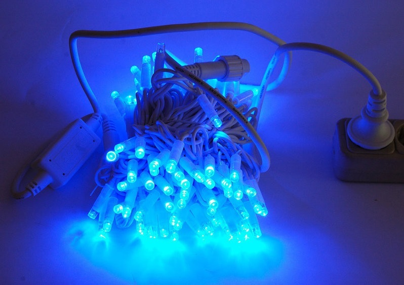 Синяя_гирлянда_нить_на_дерево_лед Гирлянда String (нить) 100 Led,10 метров, белый провод, цвет синий на дерево