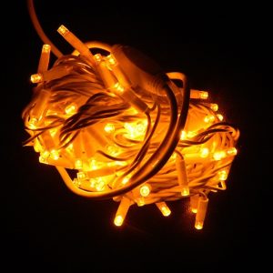 Гирлянда String (нить) 100 Led,10 метров, белый провод, цвет желтый на дерево
