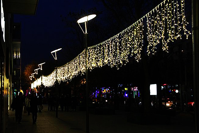 Бахрома без мерцания ПВХ проводе 10 м на 0,7 м 350 LED очень густая пышная гирлянда — изображение 6